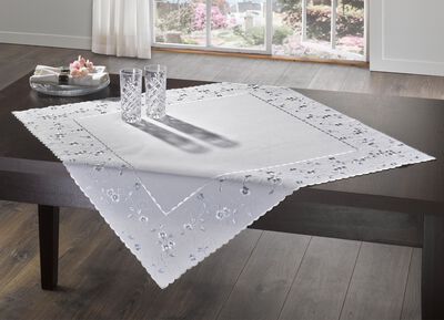 Bestickte Tisch- und Raumdekoration mit Bl&uuml;mchen-Bord&uuml;re 