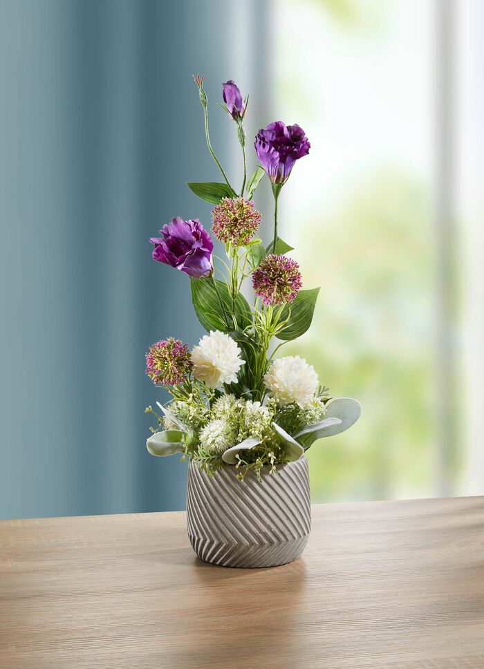 Arrangement mit Lysianthus- und Allium-Blumen in Zement-Topf 