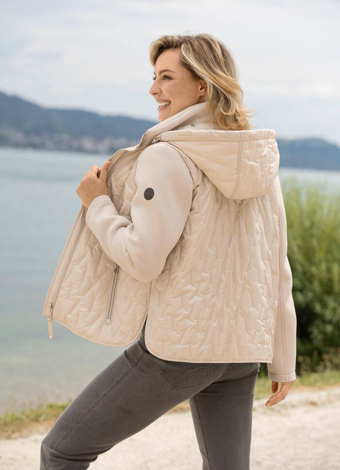 Jacke mit trendgenauem Laserstepp 