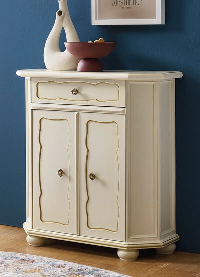 Italienische Kommodenserie mit reichhaltigen Verzierungen 