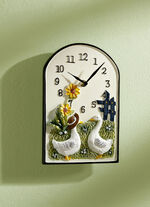 Wanduhr aus Steingut 