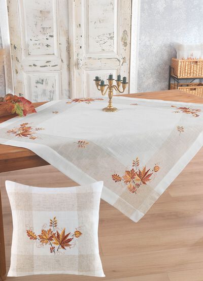 H&uuml;bsch bestickte Tisch- und Raumdekoration 