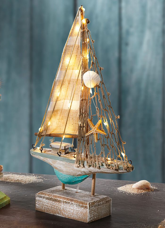 Beleuchtetes Fischerboot 