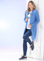 Long-Strickjacke in streckender Streifenoptik 