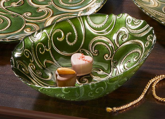 Teller und Schalen aus Glas mit goldfarbenen Relief GRÜN