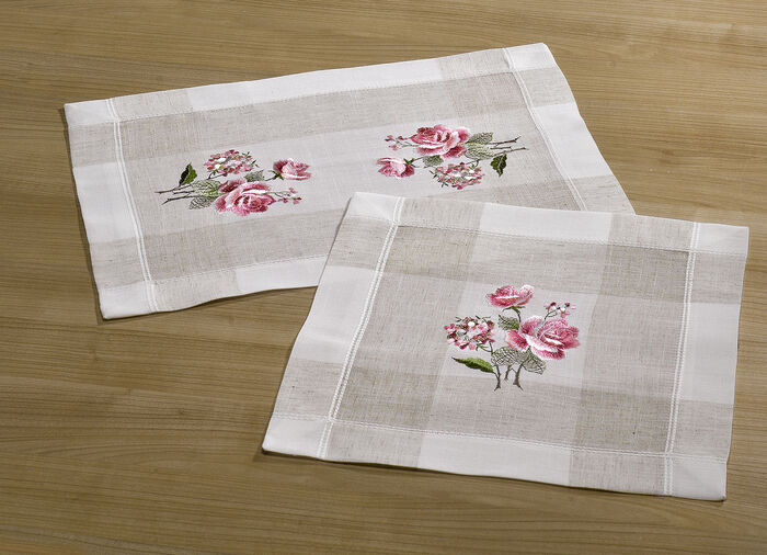 Tisch- und Raumdekoation mit hinreißendem Rosen-Dessin SEKT-BUNT