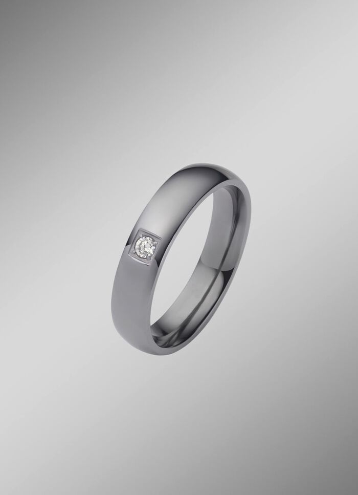 Gl&auml;nzender Trauring aus Tantal 