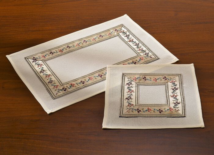 Stilvolle Tisch- und Raumdekoration mit  umlaufender Bord&uuml;re SEKT