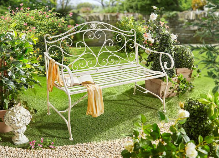 Gartenbank in antikwei&szlig; 