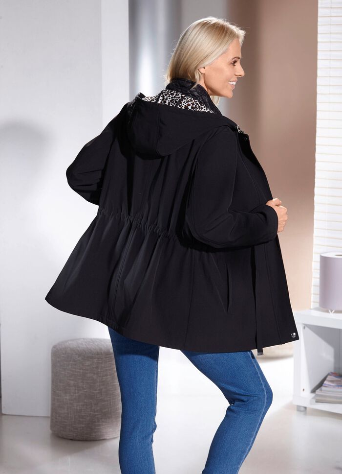 Jacke mit fester Kapuze 