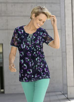 Shirt mit unterlegtem Spitzenbesatz 