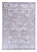 Klassischer Teppich mit schönen Ornamenten 