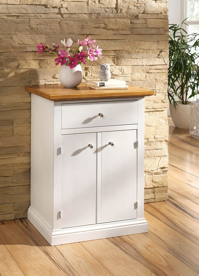 Kommodenserie mit Griffen aus Metall und Keramik 