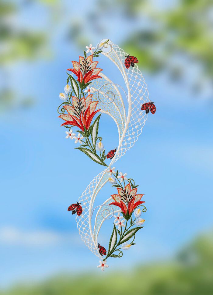 Fensterbild mit Saughaken aus echter Plauener Spitze 