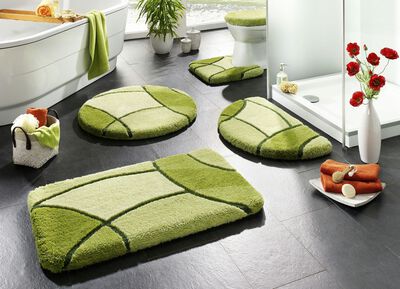 Badgarnitur mit aufwendiger Hoch-Tief-Struktur 