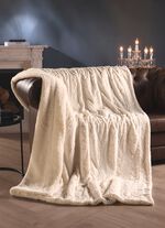 Kuschelige Wohndecke aus Webpelz-Fellimitat 